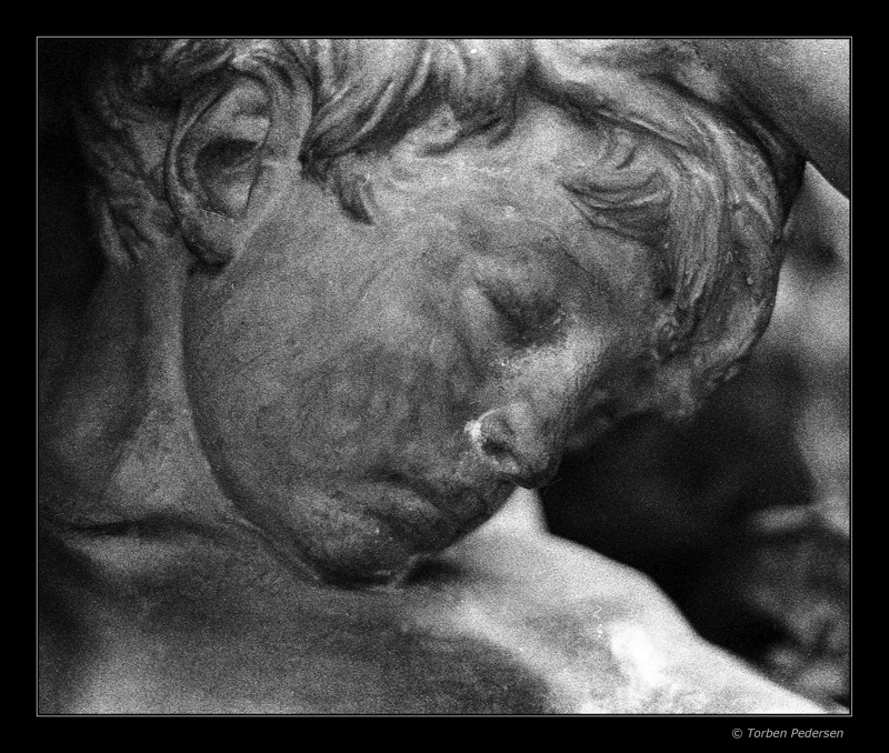 statue09-01
